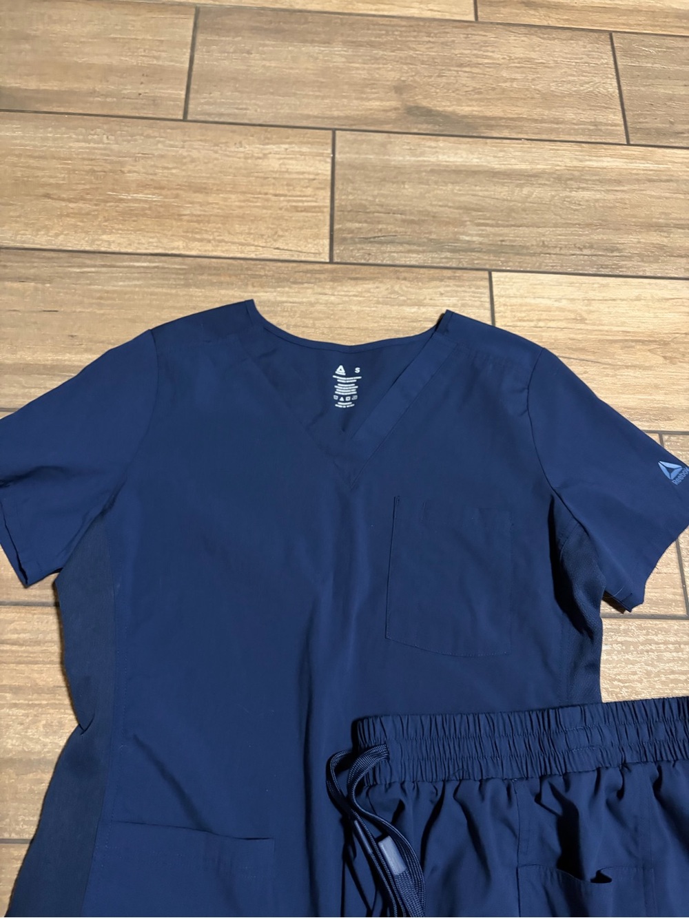 Reebok Navy Medical Scrub Top and Drawstring Pants Set - Picture 3 of 10